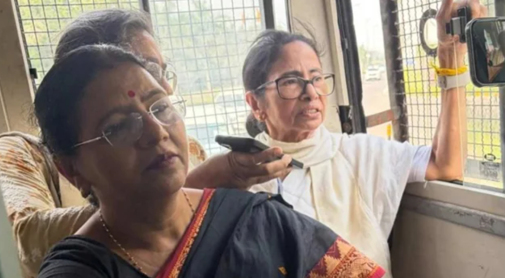 দিল্লিতে তৃণমূল নেত্রী মমতা বন্দ্যোপাধ্যায় আটক